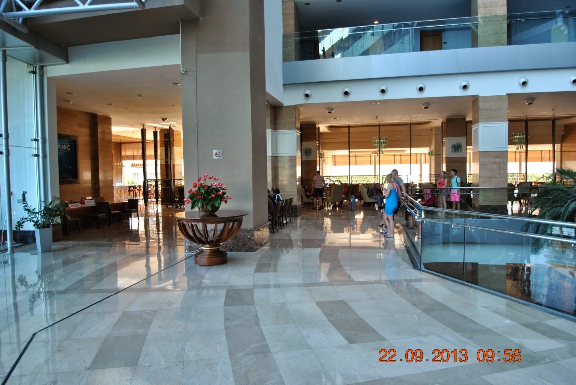 imagini hotel TITANIC LARA